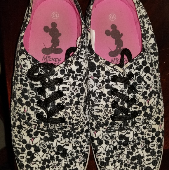Disney shoe bundle - Picture 2 of 4